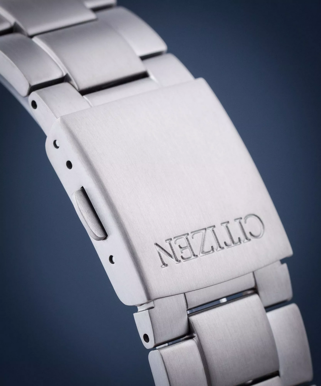 Pre-owned Citizen Titanium Sapphire Crystal Dial Eco-drive Date Men's Watch Ca0810-88x