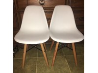 mini eames chair