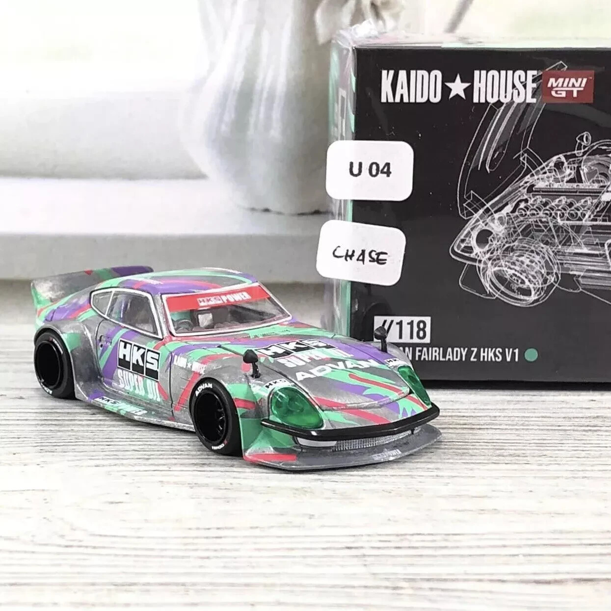 街道ハウス　MINIGT HKS Nissan Fairlady Z V1 Chase! Kaido House x Mini GT 1:64 Nissan Fairlady Z HKS V1