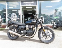 TRIUMPH BONNEVILLE STREET TWIN 900