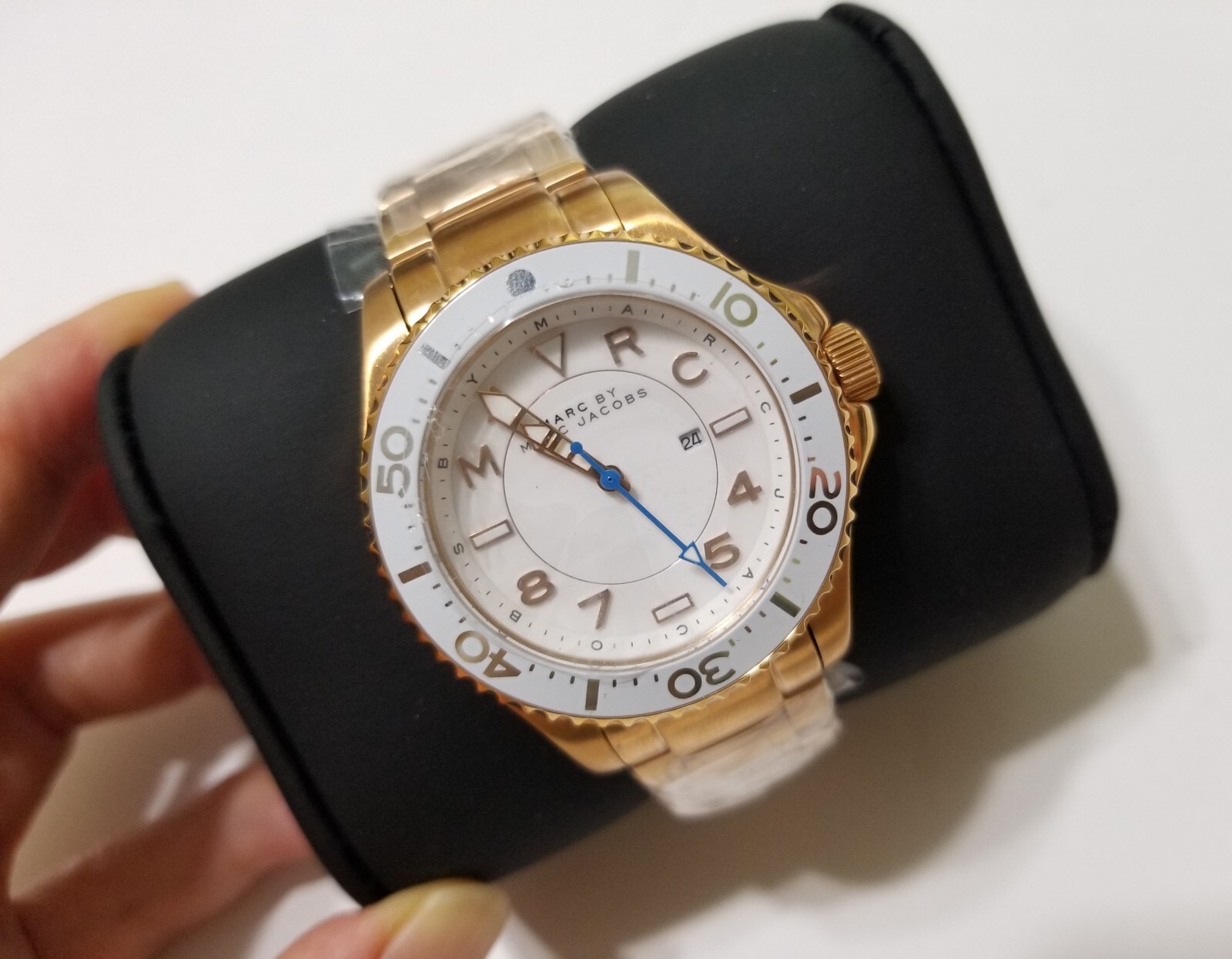 MARC BY MARC JACOBS 腕時計　ホワイト Amazon.co.jp: [マークバイマークジェイコブス]Marc By Marc
