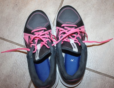 Reebok black and pink ladies size 8