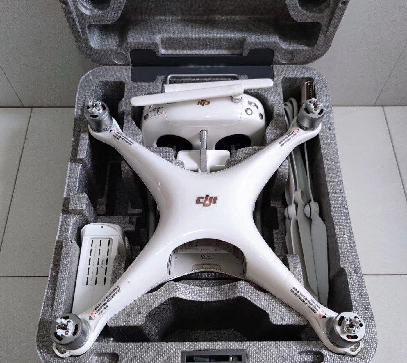 DJI Phantom 4 Pro V2.0 Drone | 20MP/4K | 3-Axis Gimbal DJI Phantom 4 Pro V2.0 Drone | 20MP/4K | 3-Axis Gimbal