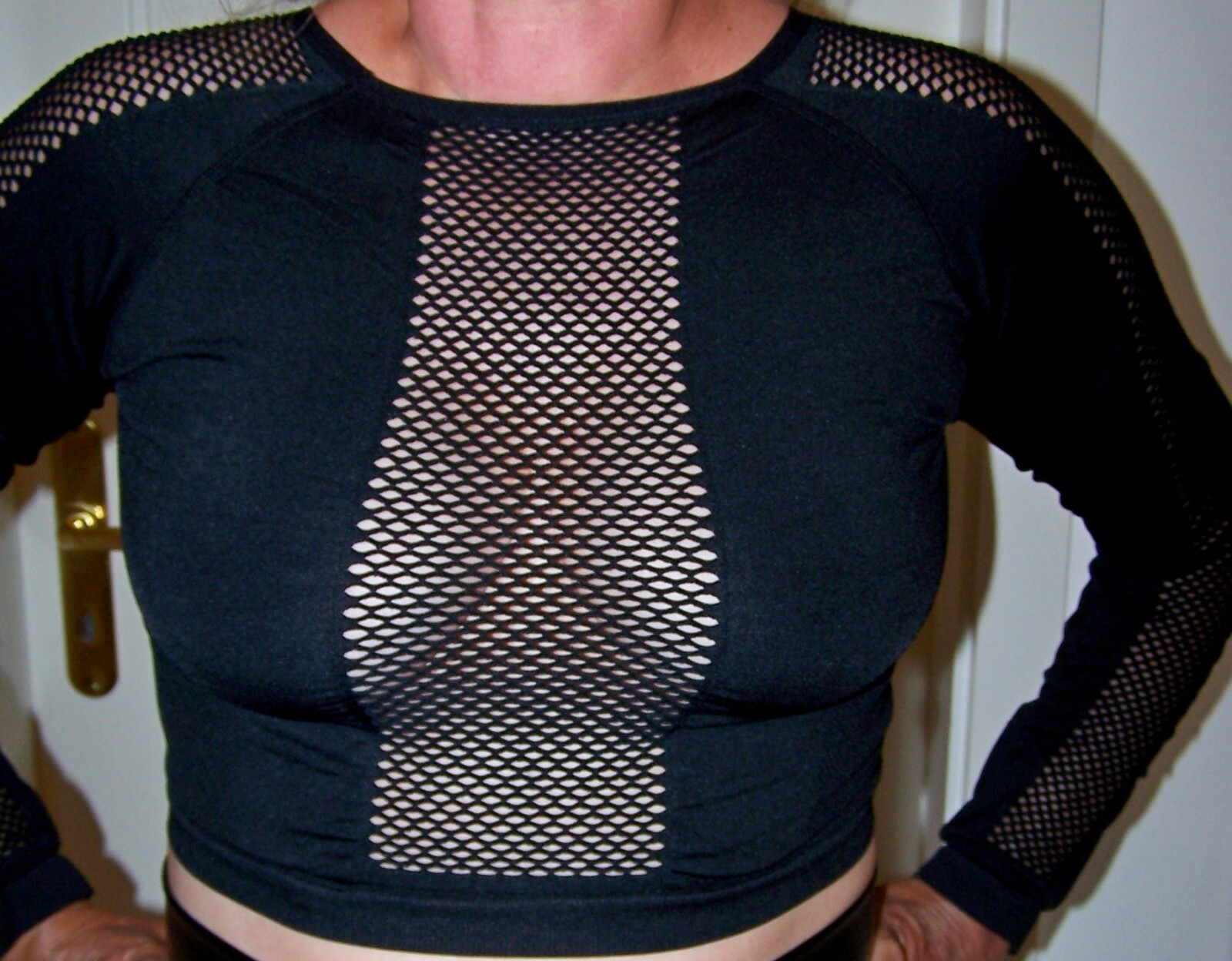 Sexy Pamari Mesh Crop-Top mit Netzeinsätzen, Schwarz, Gr. L - Langarm neu