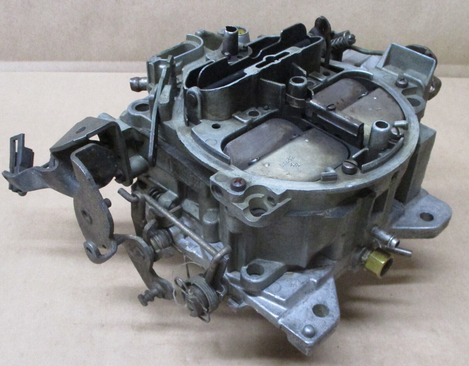 USED 4 BARREL ROCHESTER Q-JET CARBURETOR 7045530 X2 3304 USED 4 BARREL ROCHESTER Q-JET CARBURETOR 7045530 X2 3304