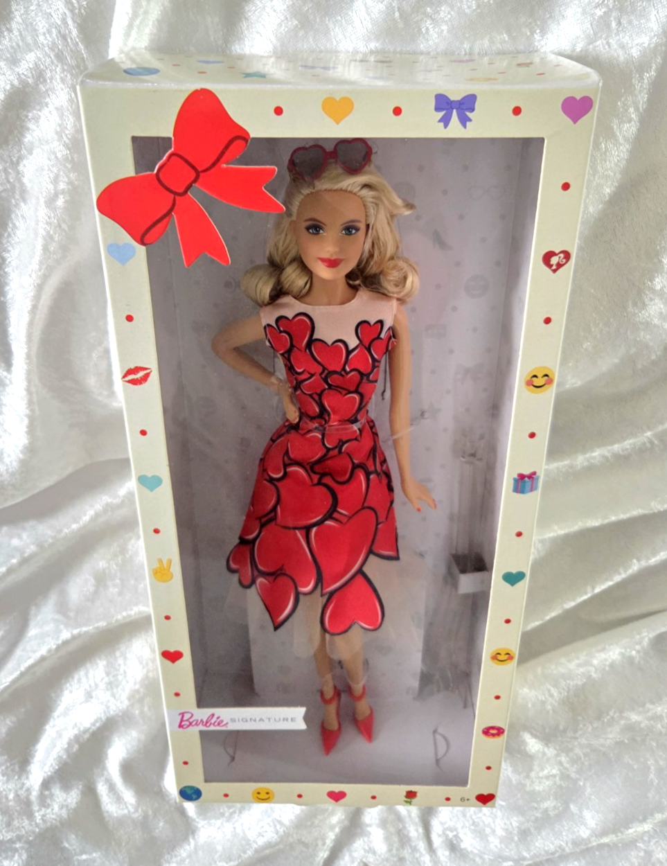 お値下げ中　Barbie : celebration d‘une icone New * Barbie Signature Celebration Doll * with Heart Dress