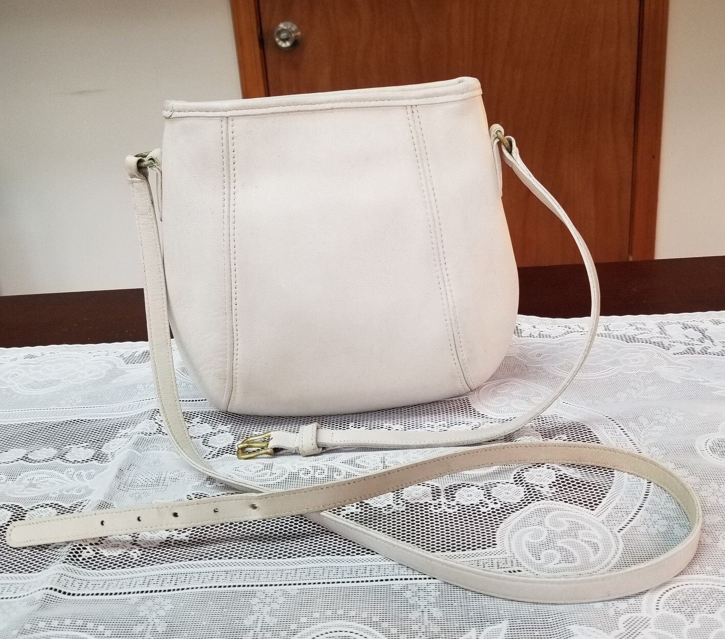Vintage COACH #9990 White/Bone Leather Vintage COACH #9990 White/Bone Leather