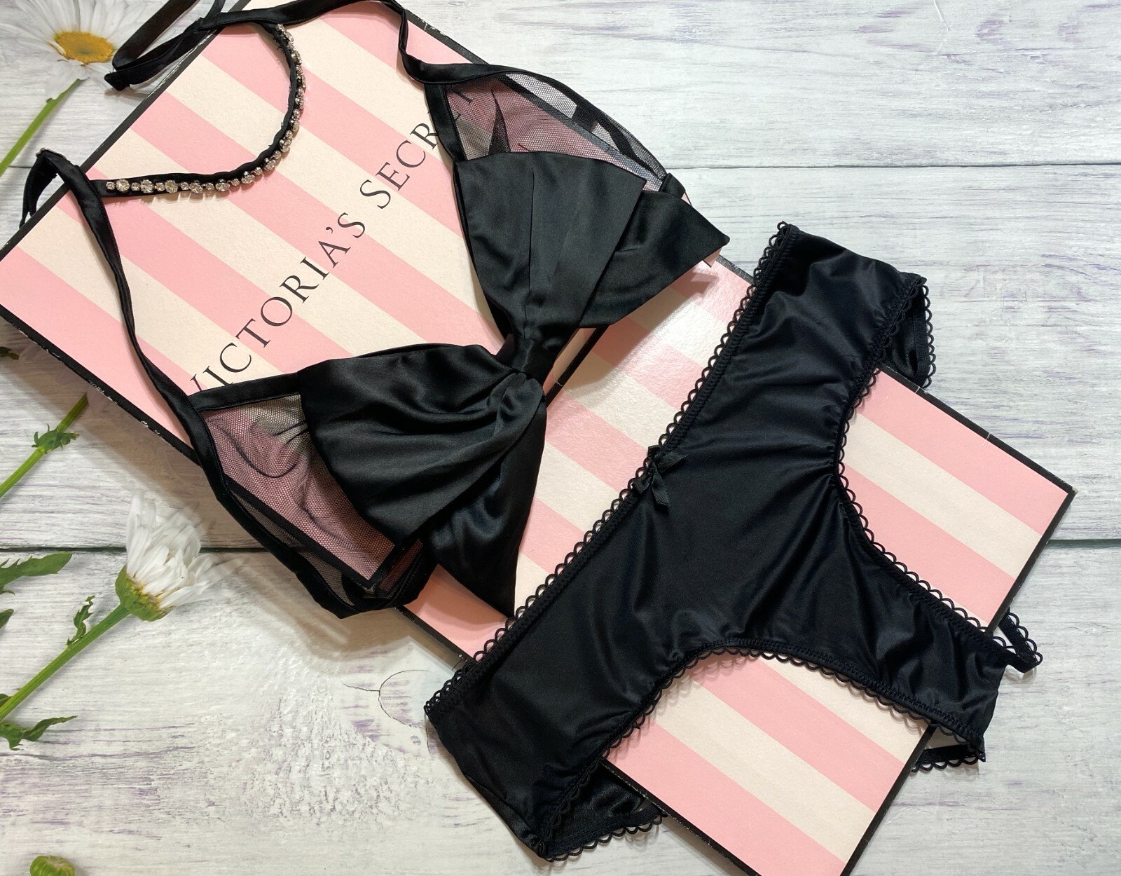 

Victoria  Secret Dream Angels Комплект без подкладки со стразами и чокером с бантом, Черный