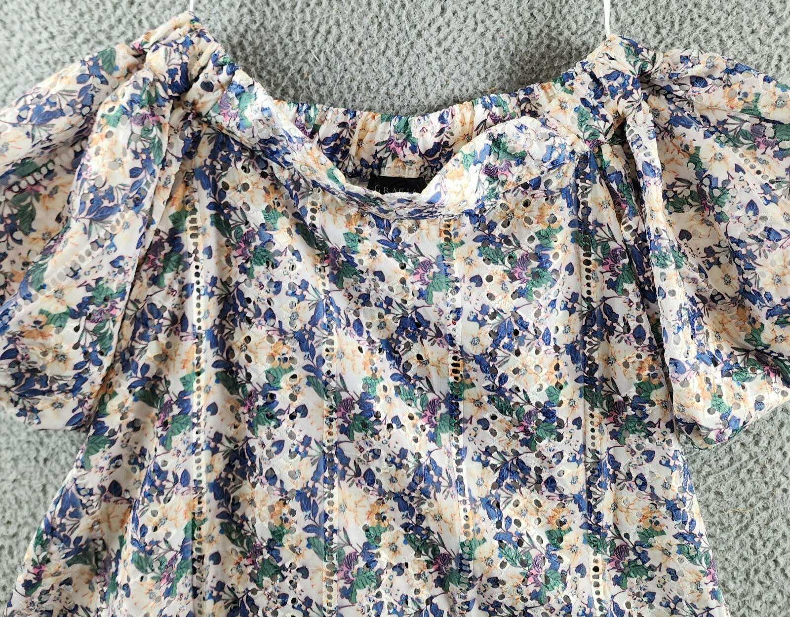 Gracia Floral Eyelet Hi-Low Top Women's S Multi Open Back Short Sleeve Pullover - Picture 3 of 14
