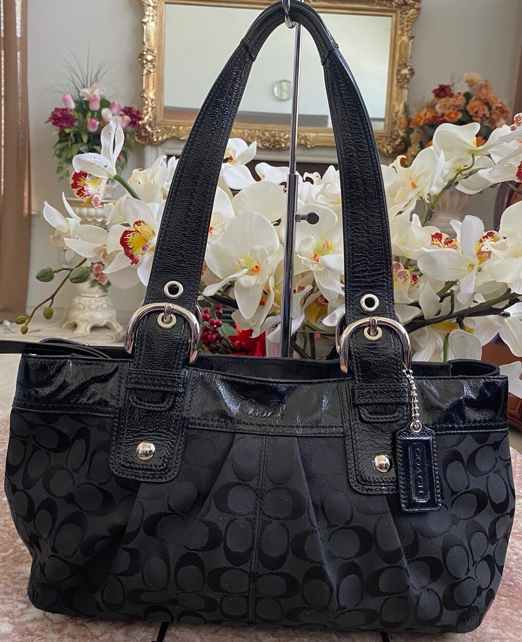 COACH SIGNATURE BLACK SOHO JACQUARD PLEATED TOTE F13742 EUC, MSRP $358 COACH SIGNATURE BLACK SOHO JACQUARD PLEATED TOTE F13742 EUC, MSRP $358