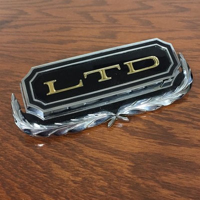 NOS FORD D0AZ-5443603-A 1970 LTD TRUNK FLIPPER EMBLEM ORNAMENT