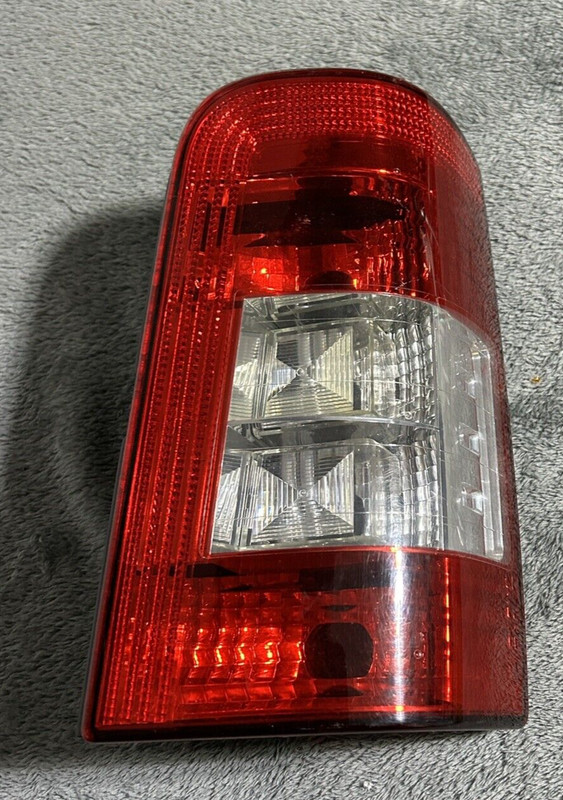 Feu Arriere Droit  Peugeot Partner 1 Ph 2 Citroen Berlingo 1 Ph 2 9657976780