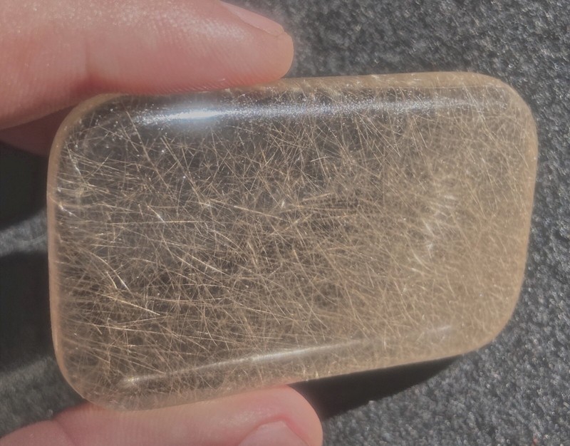 ritilated-quartz-large-cabochon-clear-w-hundreds-of-needles-66-grams-or-330-cts