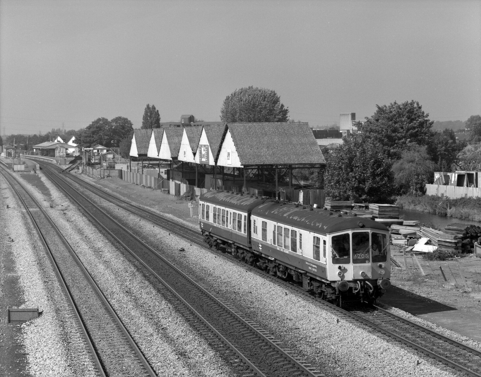 6x7cm railway neg b/w ultrasonic test train west drayton 7/9/88 to london
