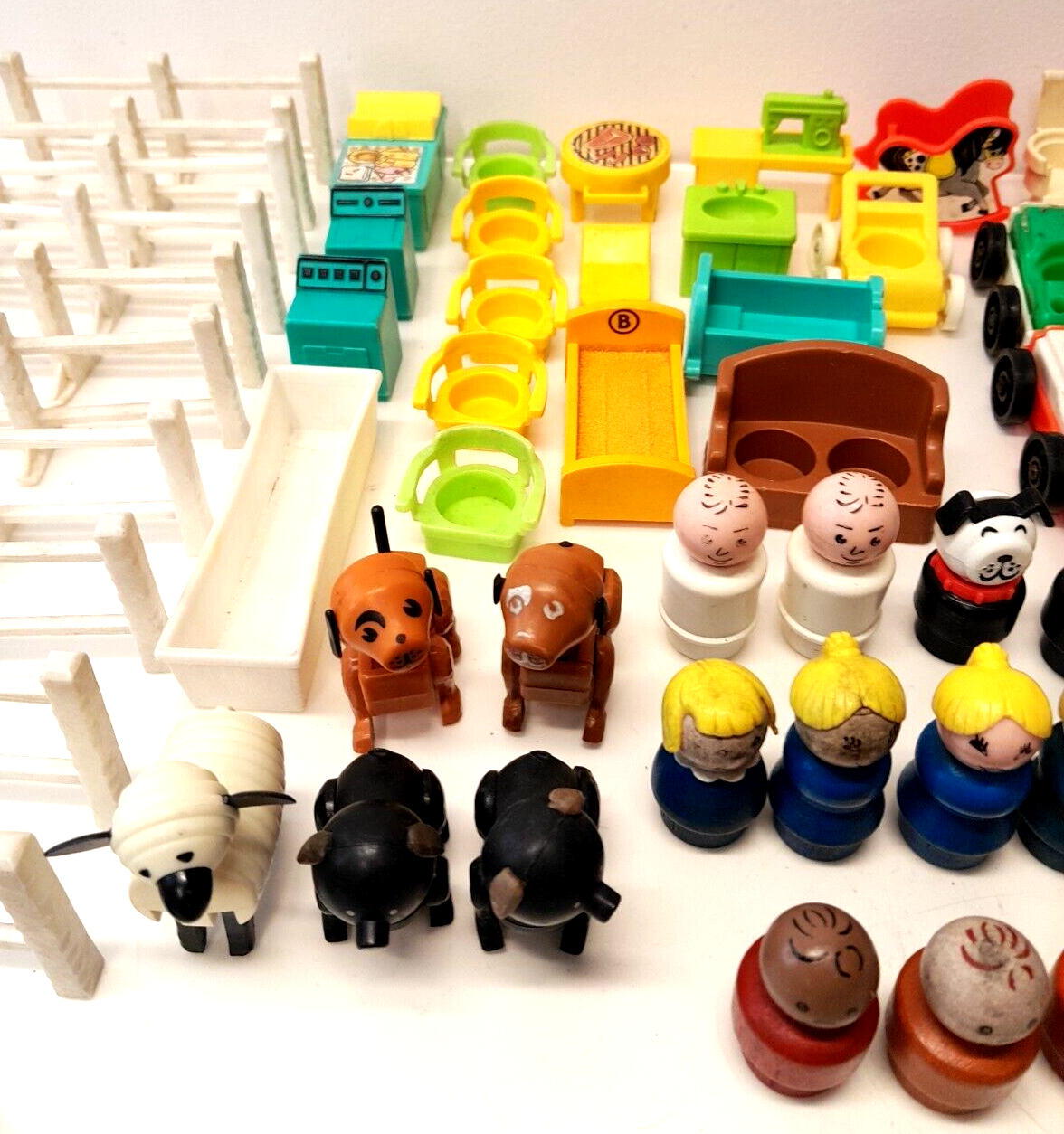 77 Wood Plastic Lot Vintage Fisher Price Little People  People Cars & Furniture