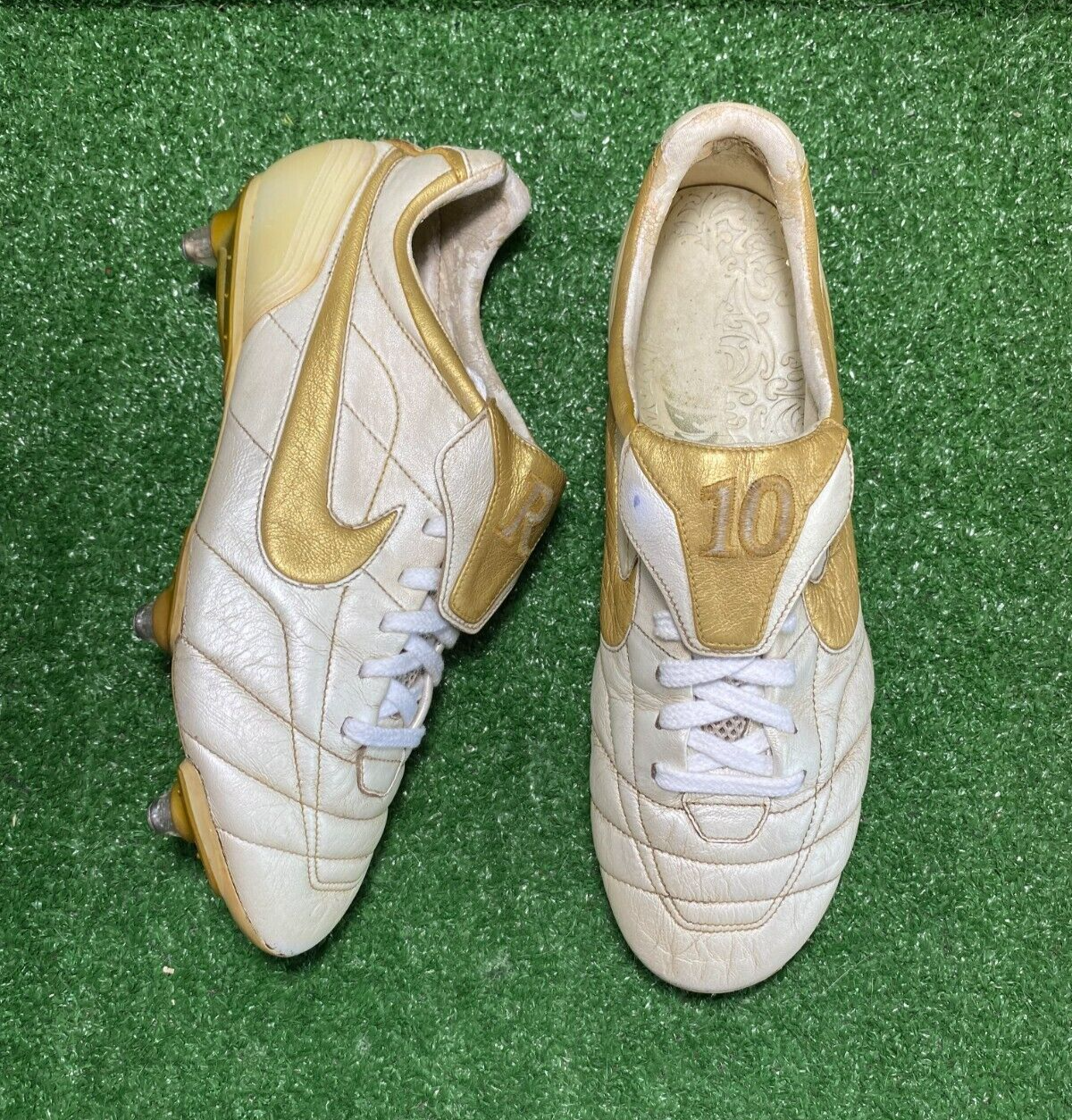 nike tiempo 9.5