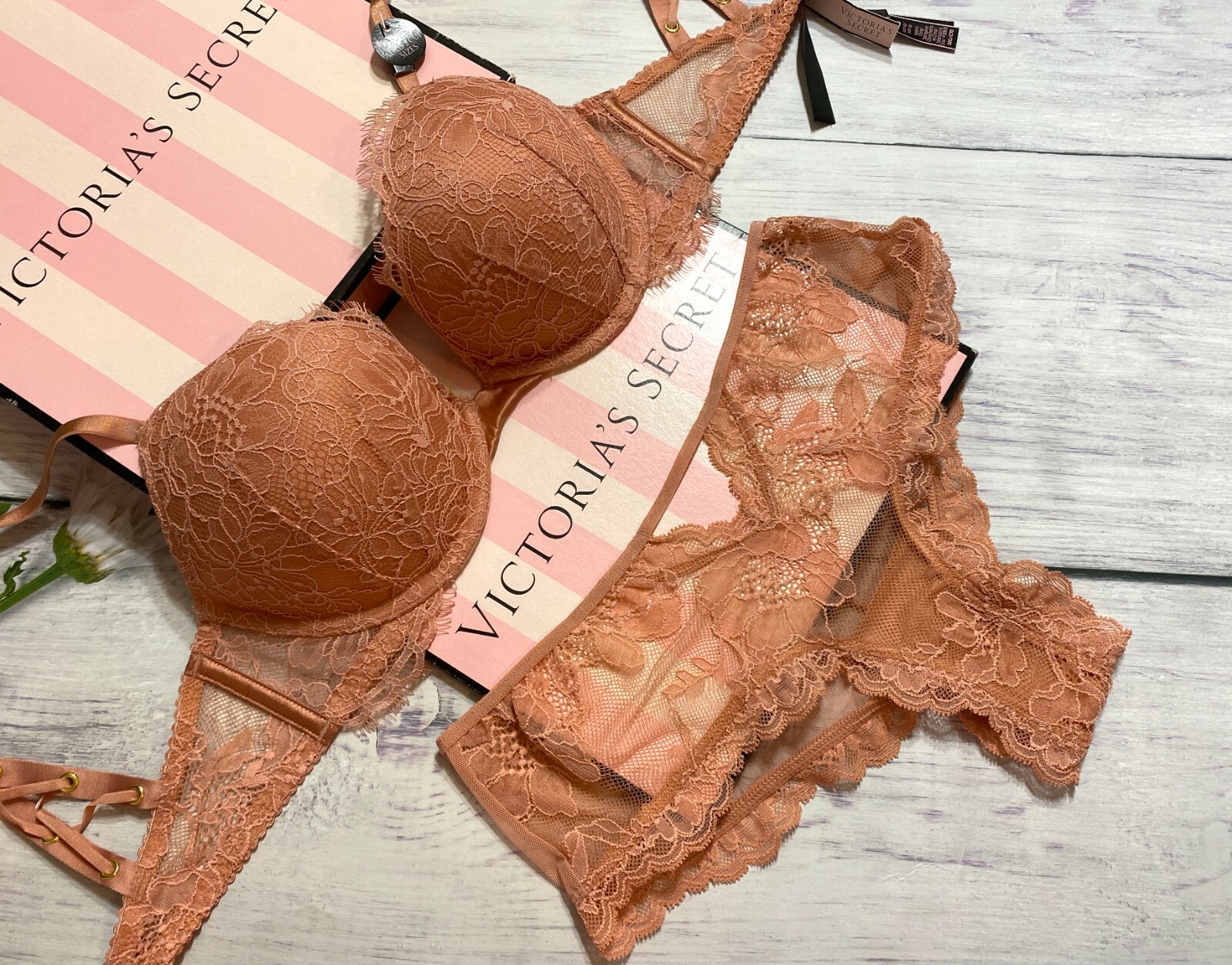 

БЮСТГАЛЬТЕР VICTORIAS SECRET BOMBSHELL ADD-2-CUPS PUSH-UP КРУЖЕВО И ВТУЛКА  PINCH, Ginger