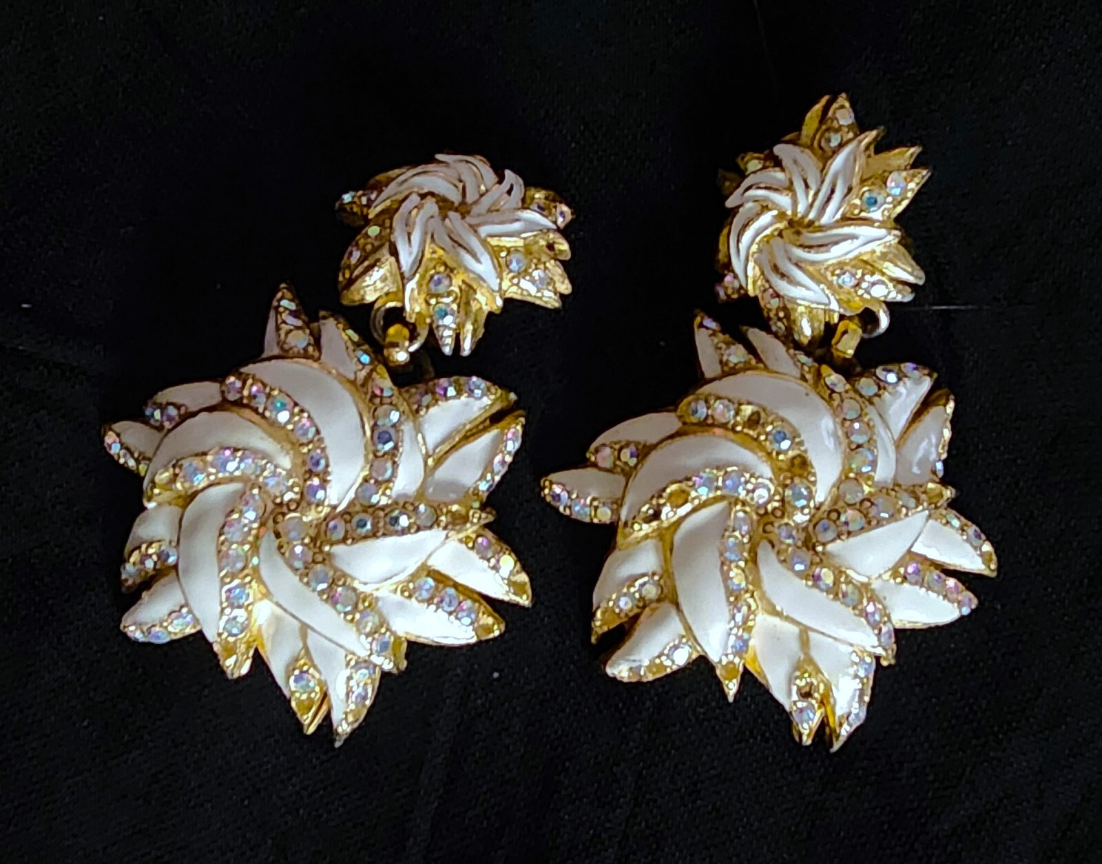 【ROXANNE ASSOULIN】Drop gold-tone crystal clip earrings Roxanne Assoulin The Elegant Drop Earrings