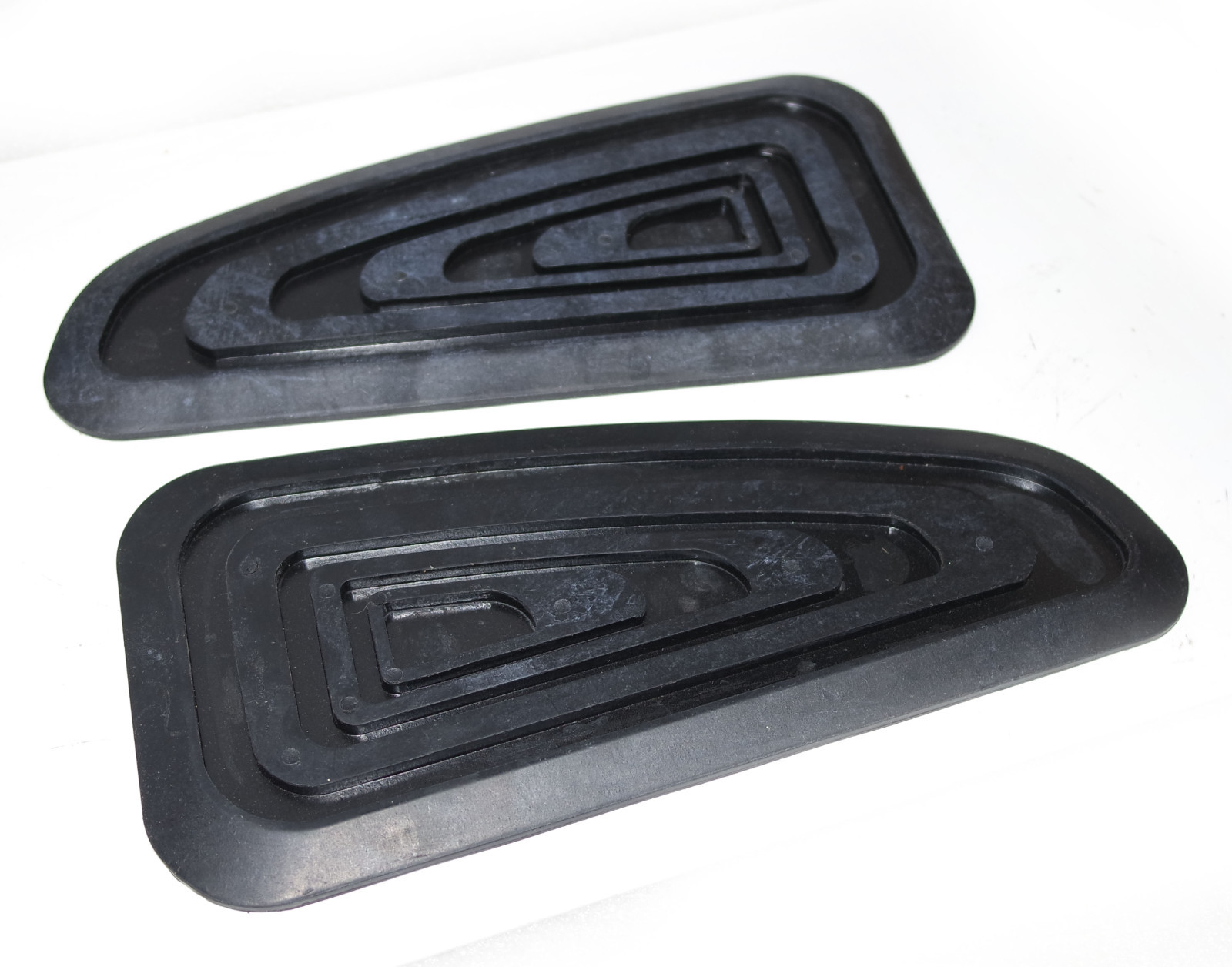 Gas Tank Knee Pad Rubber Grip Set Fits Triumph BSA TR7 T140 1971-1978  