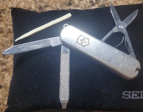 TIFFANY & Co. × VICTORINOX $_12.JPG?set_id=880000500F
