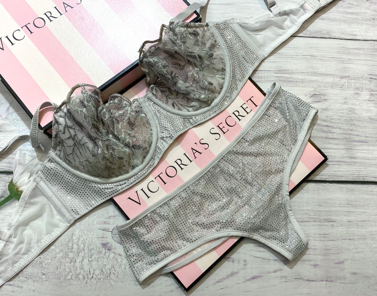 

VICTORIAS SECRET DREAM ANGELS PUSHUP ТРИНГИ БЕЗ ПОДКЛАДКИ ИЗ КРУЖЕВА MISTY JADE С СТАЛЬКАМИ, Misty jade (silver;light gray), Dream Angel