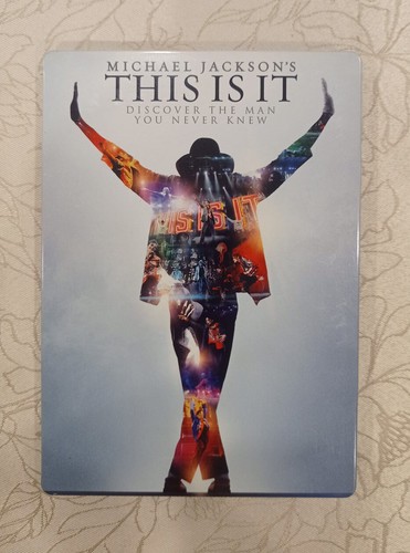 マイケルジャクソン　THIS IS IT DVD BOX メモリアル Amazon.co.jp: マイケル・ジャクソン THIS IS IT メモリアル DVD