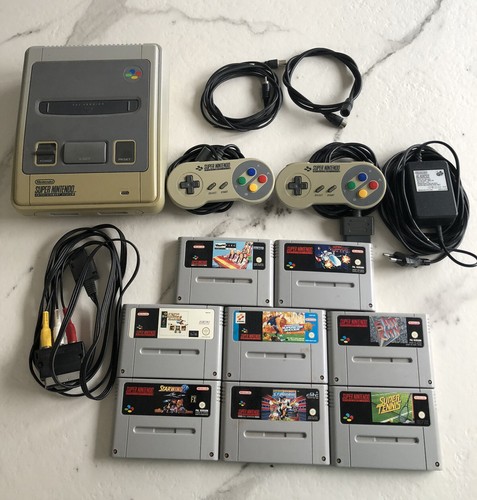 Super Nintendo Entertainment System SNES Grau + 2 Controller + Spiele
