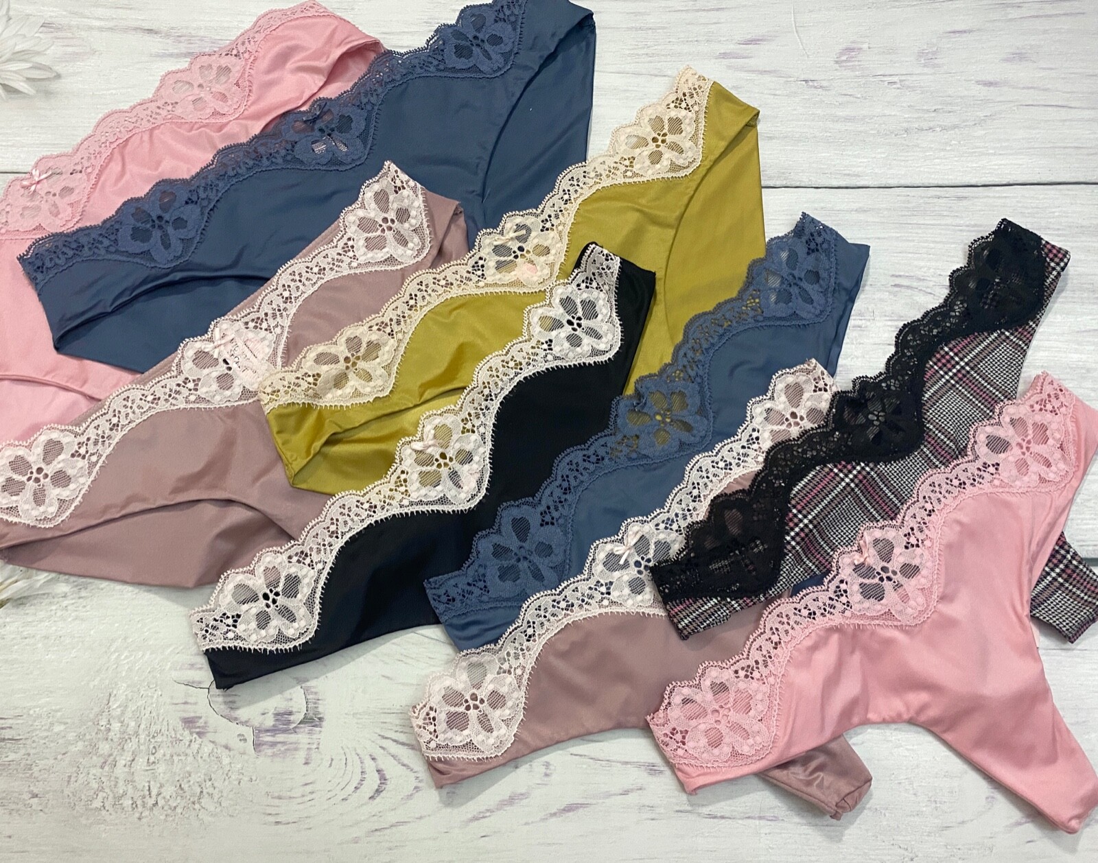 

НОВИНКА Victorias Secret Dream Angels Super Soft Cheekini Трусики-стринги из атласного кружева, Зеленый