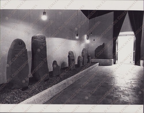 1981 PONTREMOLI Castello Museo di menhir antropomorfi Massa Carrara Fotografia - Picture 1 of 2