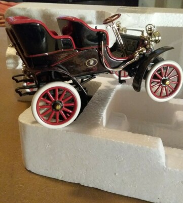 1903 Cadillac Model A Runabout 1:32 Die-Cast Signature Models excellent