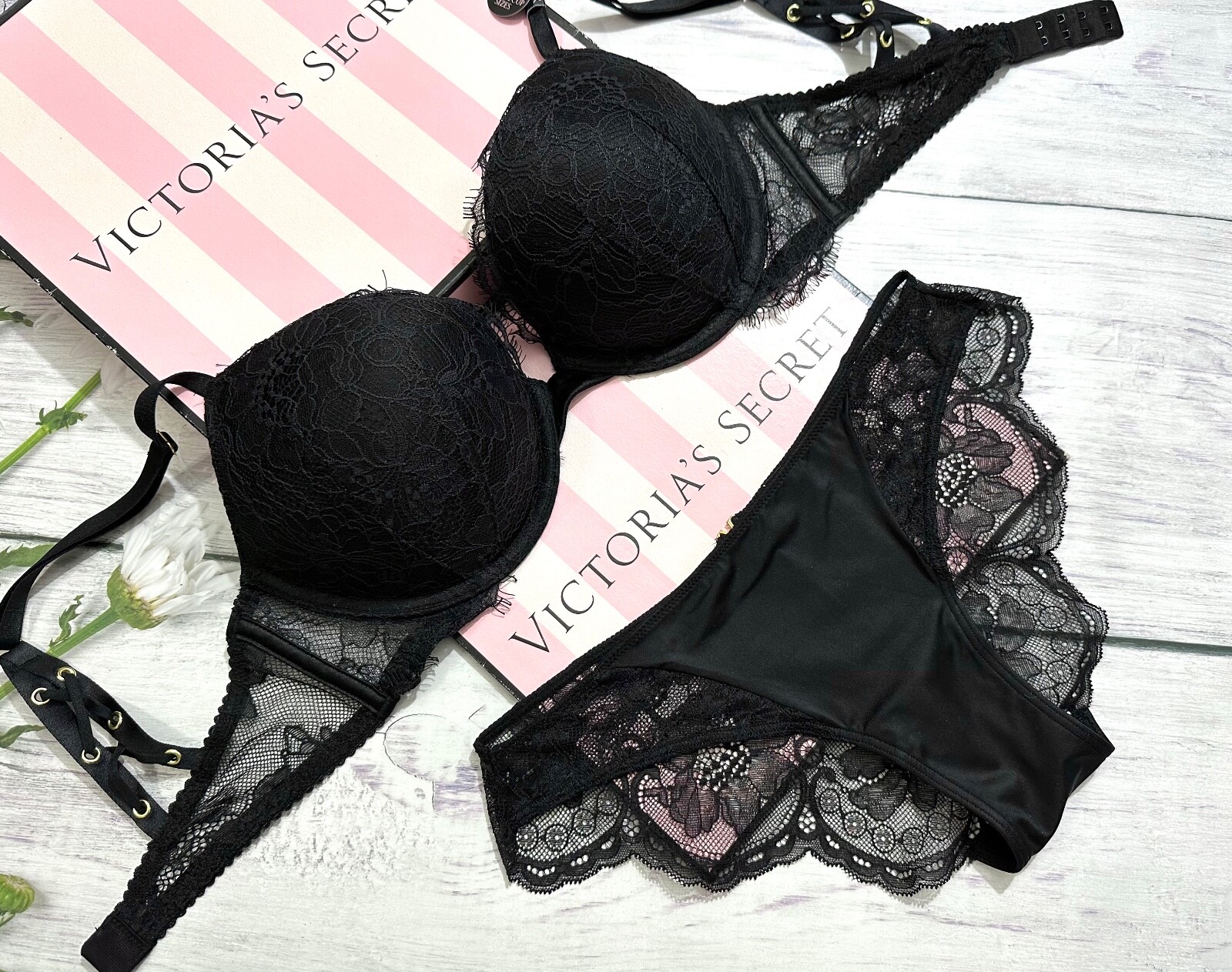 

Victorias Secret VERY SEXY Bombshell кружевной бюстгальтер пуш-ап с кружевными бретельками Cheeky Set, Черный