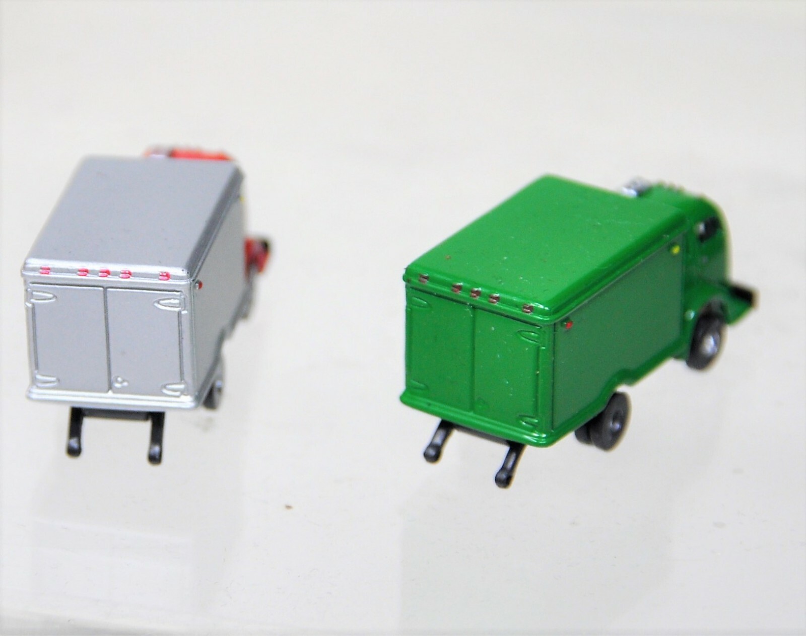 Lot of 2 CMW Mini Metals - 1/87 HO scale DIECAST 1953 Box Delivery Trucks