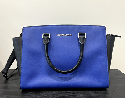 Blue and black store michael kors purse