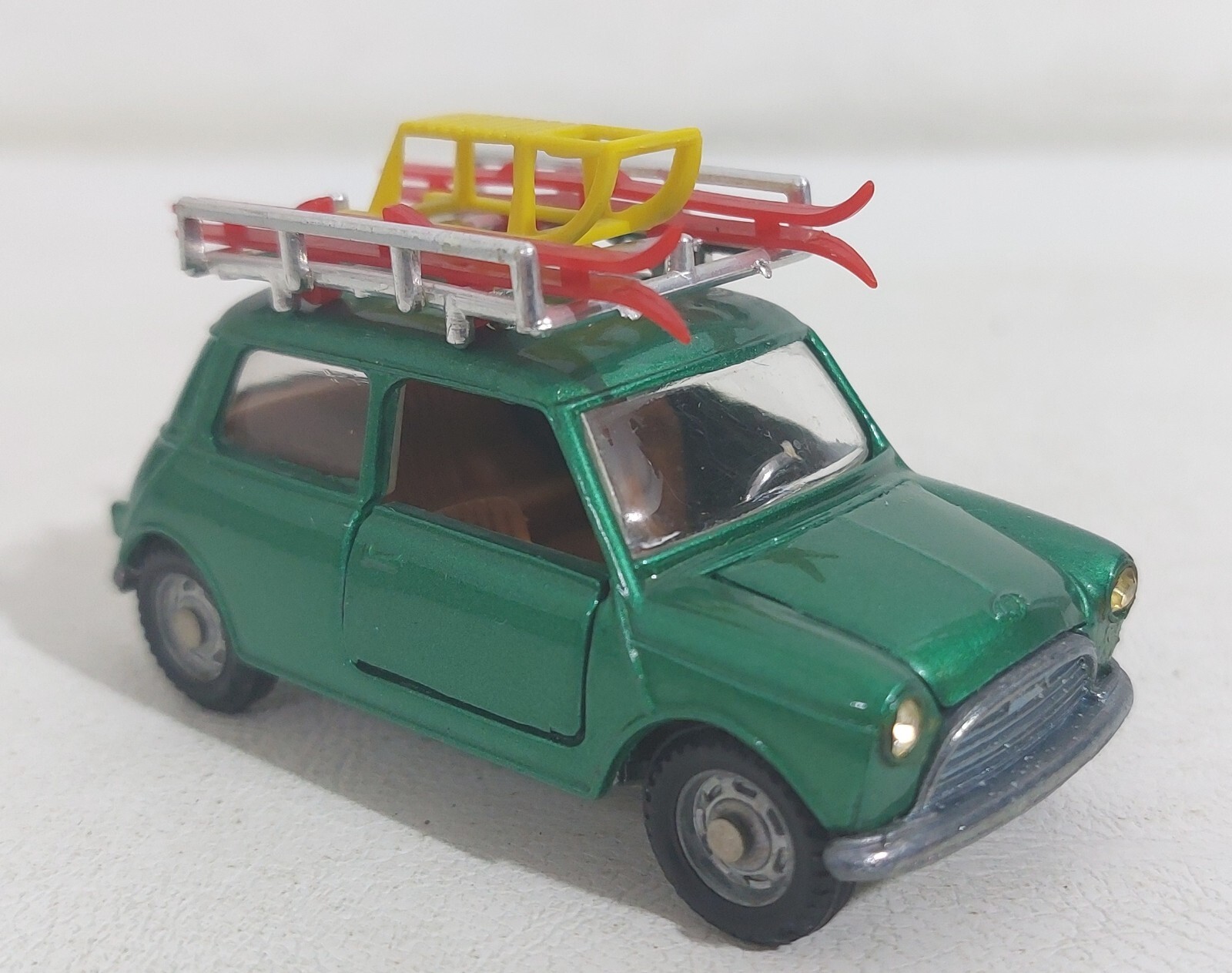ミニカー MEBETOYS A-28  MINI MINOR INNOCENTI Mebetoys A-28 Innocenti Mini Minor super scarce color made