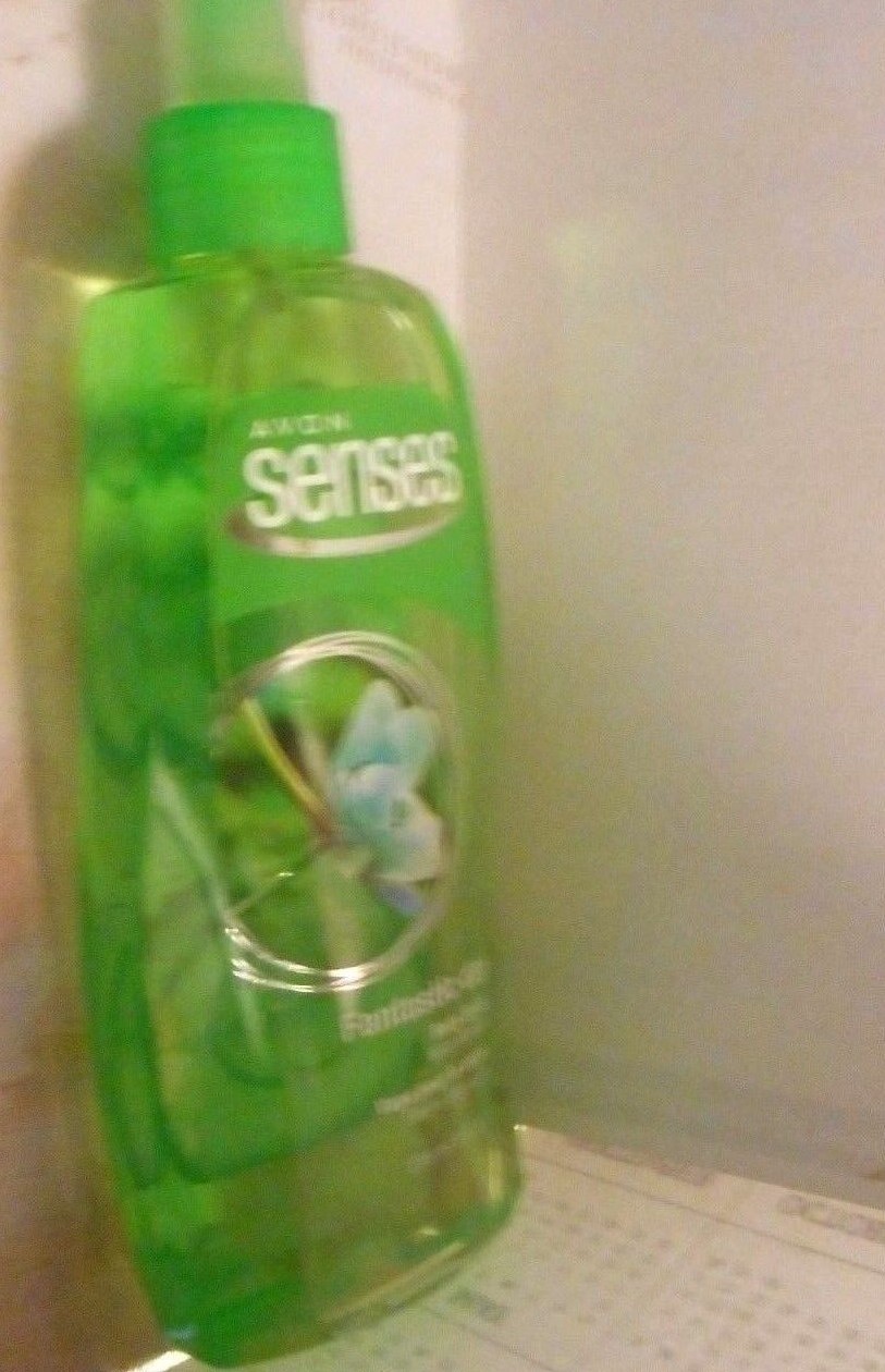 Avon presents  SENSES Fantastic Day body spray 