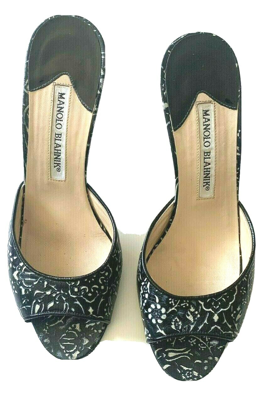 Manolo Blahnik ブラックサンダル アイレットデザイン 37 Manolo