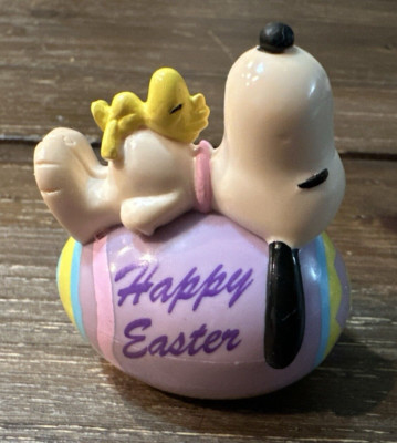 Snoopy On Easter Egg PVC Figure Happy Easter Purple Whitman 2 Inch Vintage