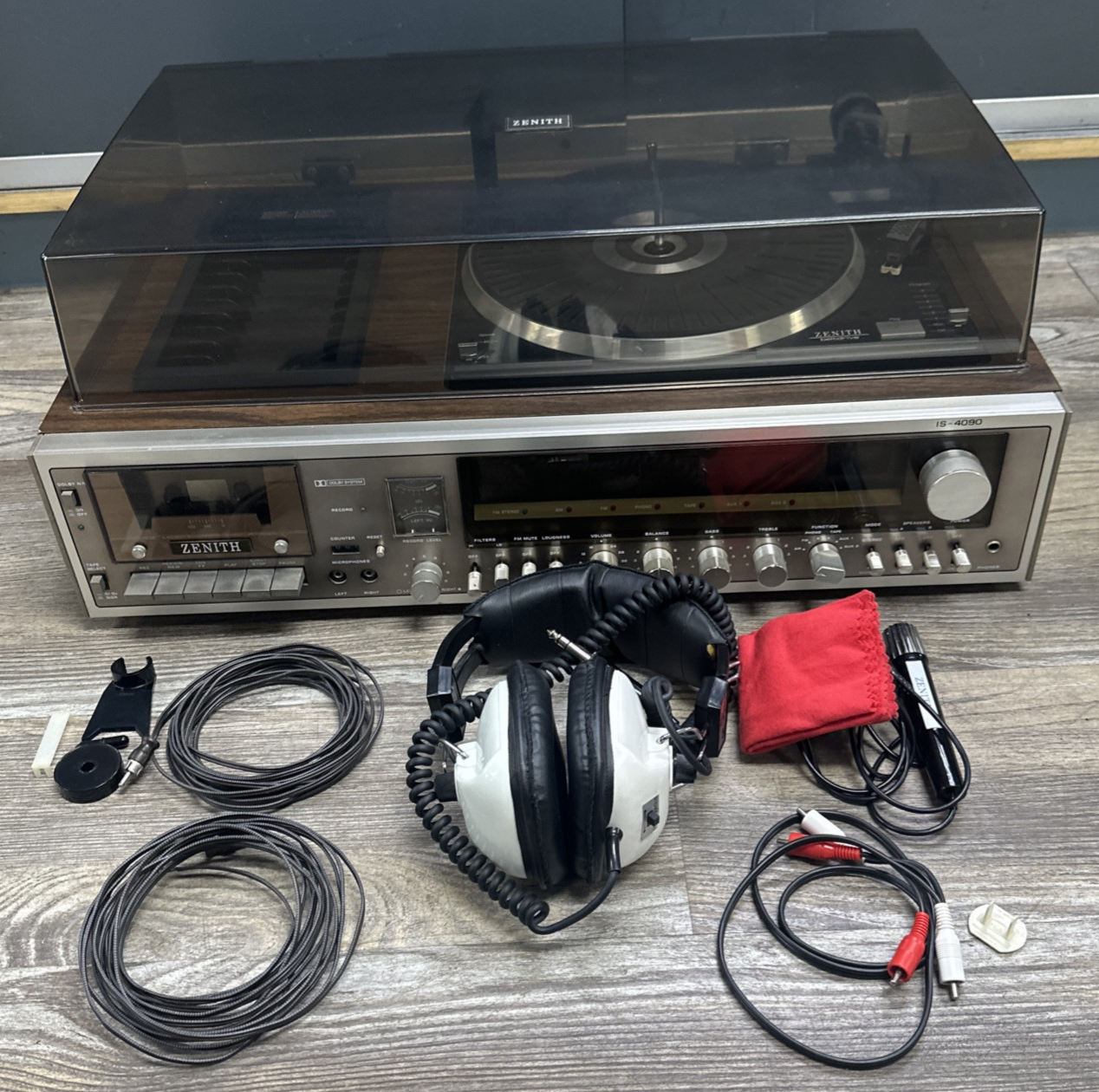 Vintage Zenith Turntable Record/Radio/Cassette Player AC 120V 60Hz