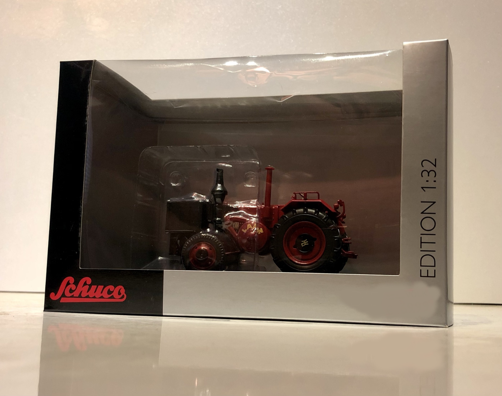 Schuco 450769800 1:32 Lanz Bulldog mit Holzvergaser