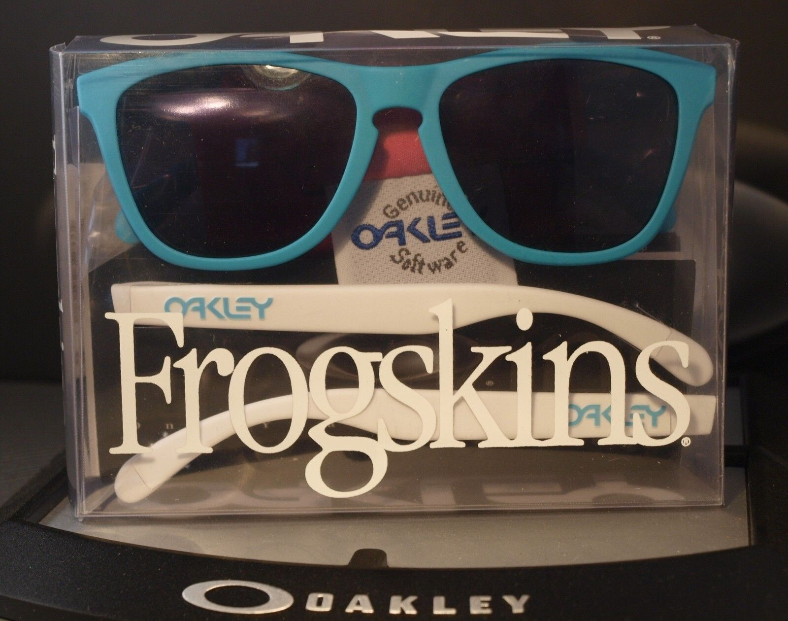 Oakley FROGSKINS Limited Edition 4 Legged Matte Turquoise Oakley FROGSKINS Limited Edition 4 Legged Matte Turquoise