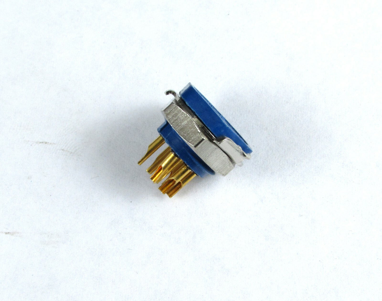 Amphenol 126-198 Miniature Hex Connector Thermoplastic, Solder Cup Terminal