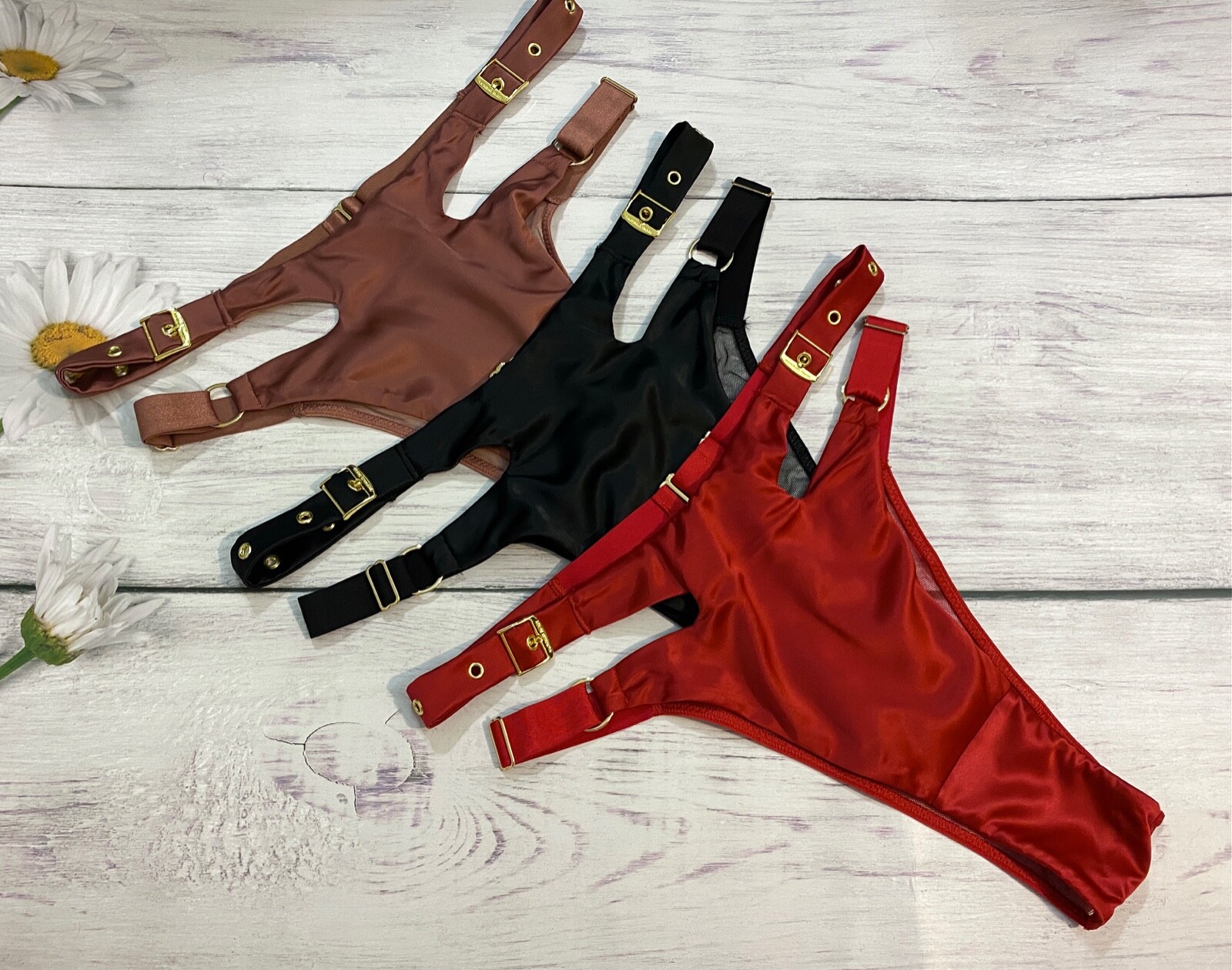 

НОВИНКА Victoria  Secret очень сексуальные бразильские трусики с люверсами и пряжкой на выбор