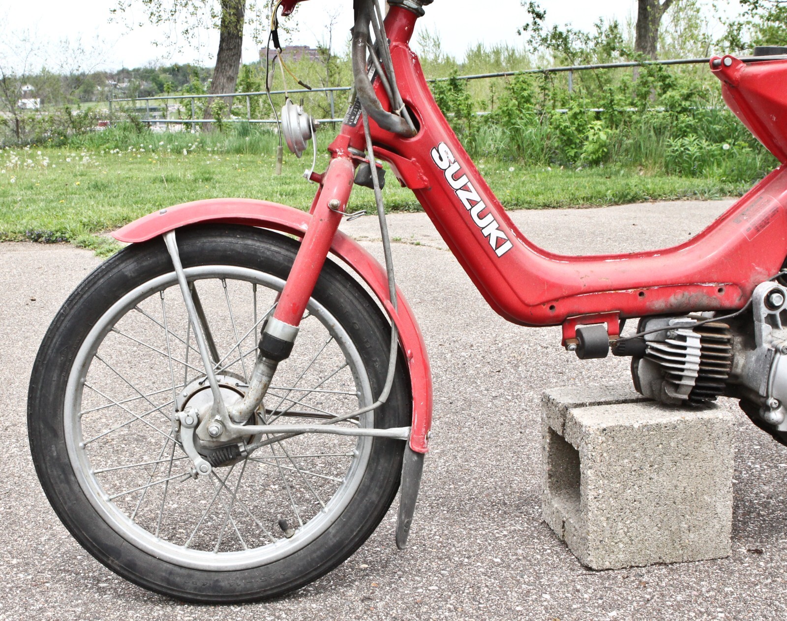 スズキ スージーFA50 の前後フェンダー金具付 スズキ スージーFA50 の前後フェンダー金具付 1982 Suzuki FA50