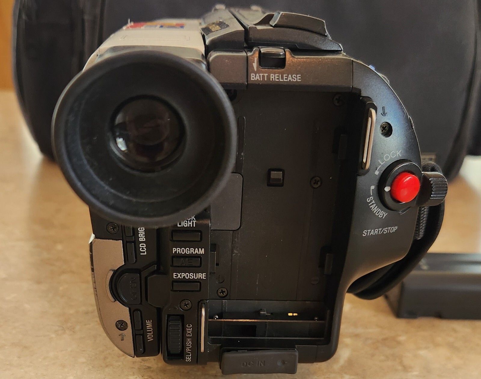 Sony CCD-TRV65 NTSC Handycam Hi8 XR Steady Shot