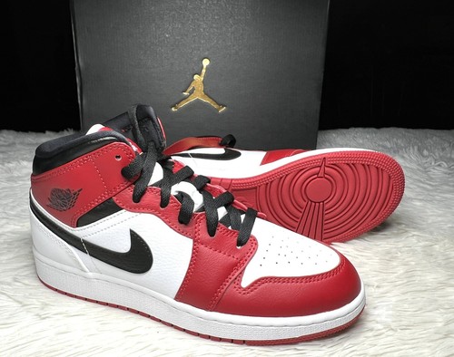 Nike Air Jordan Retro 1 Mid GS Chicago White Red Black BRED