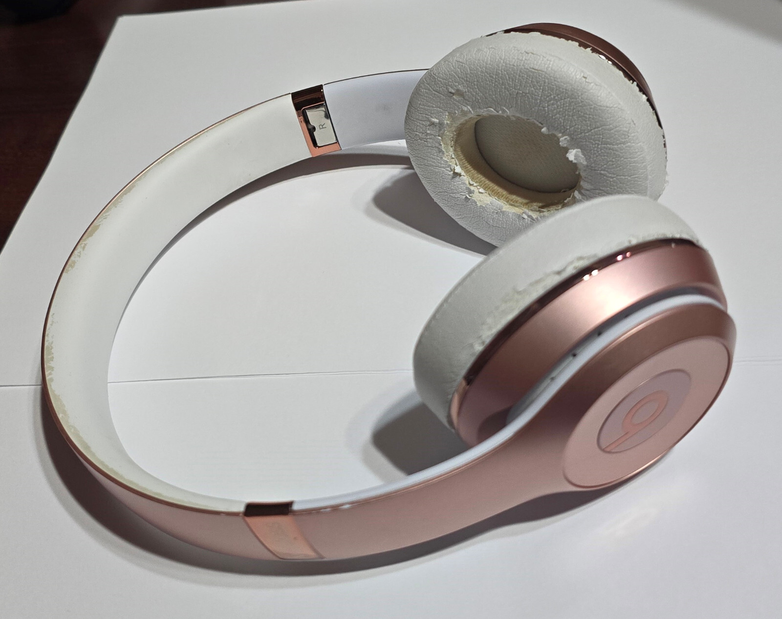 Genuine Rose Gold Beats Solo3 Wireless Headphones - Works but HAS SEVERE WEAR 190198105455 | eBay Genuine Rose Gold Beats Solo3 Wireless Headphones - Works but HAS SEVERE WEAR 190198105455 | eBay