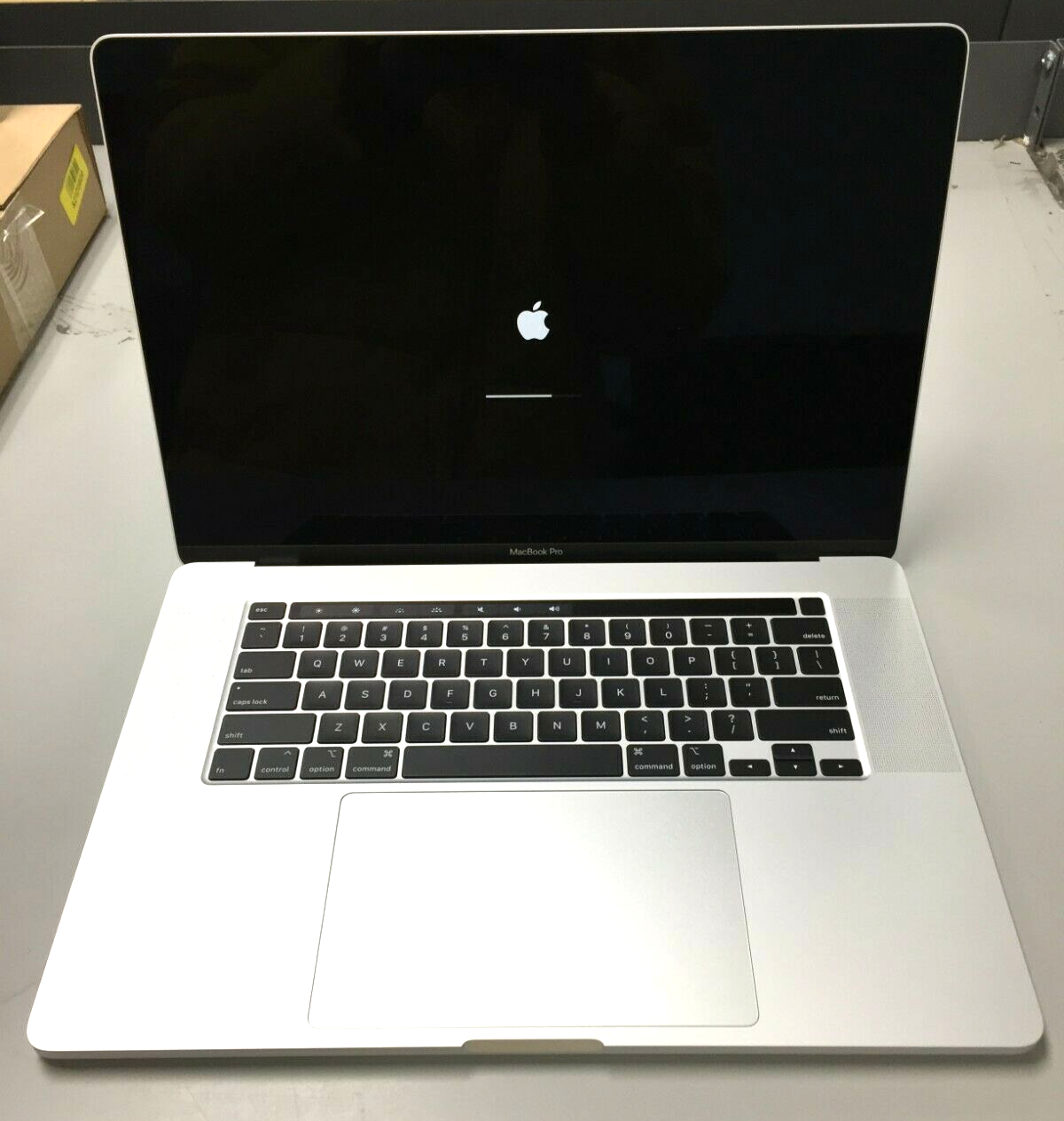 Apple MacBook Pro 16'' Intel Core i7 16G RAM, 512G SSD Apple MacBook Pro 16'' Intel Core i7 16G RAM, 512G SSD