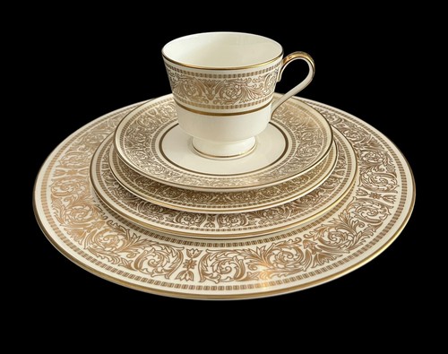 NARUMI BONE CHINA　GOLD　24cm 花瓶　飾瓶　置物　壺 Narumi Bone China Tea Coffee Cup Teacup & Saucer TeaSet with