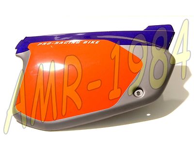 FIANCHETTO PORTANUMERO LATERALE DX APRILIA RX 50 94 COLORE BLU GRIGIO  AP8231926