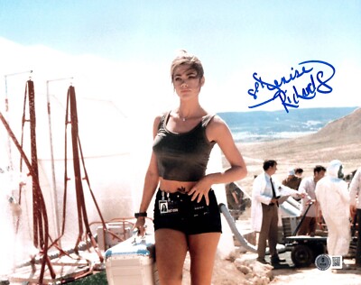 Denise Richards Signed 11x14 Photo James Bond The World Is Not Enough Beckett